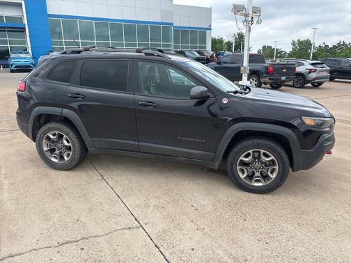 Diamond Black Crystal Pearlcoat 2019 Jeep Cherokee Trailhawk