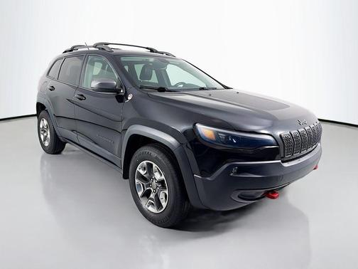 Diamond Black Crystal Pearlcoat 2019 Jeep Cherokee Trailhawk