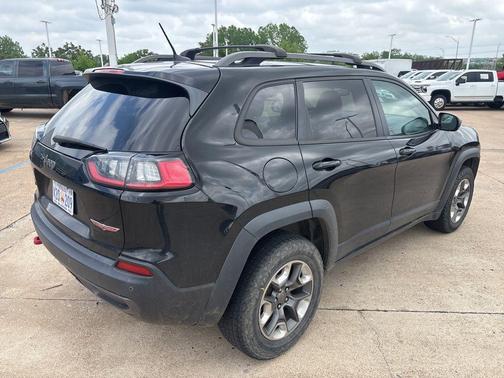 Diamond Black Crystal Pearlcoat 2019 Jeep Cherokee Trailhawk