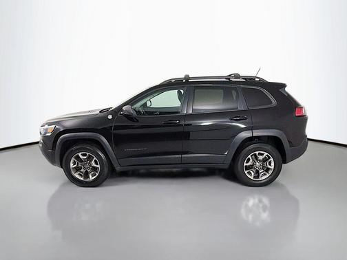 Diamond Black Crystal Pearlcoat 2019 Jeep Cherokee Trailhawk