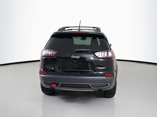 Diamond Black Crystal Pearlcoat 2019 Jeep Cherokee Trailhawk