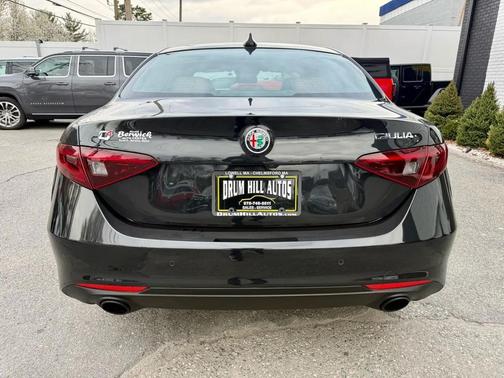 Vulcano Black Metallic 2022 Alfa Romeo Giulia Ti