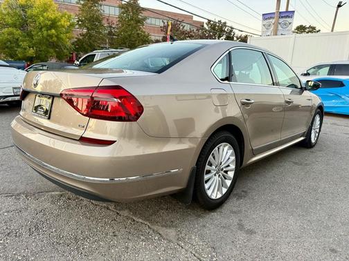 2017 Volkswagen Passat 1.8T SE