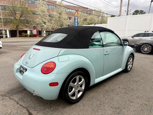 Blue 2004 Volkswagen New Beetle GLS 1.8T