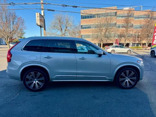2022 Volvo XC90 T6 Inscription