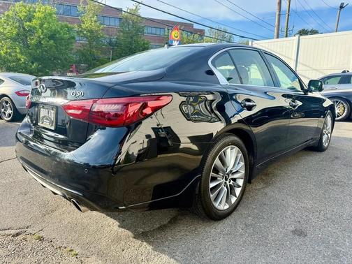 Black 2018 INFINITI Q50 2.0t LUXE