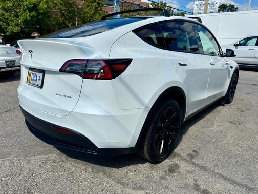 2023 Tesla Model Y Long Range Dual Motor All-Wheel Drive