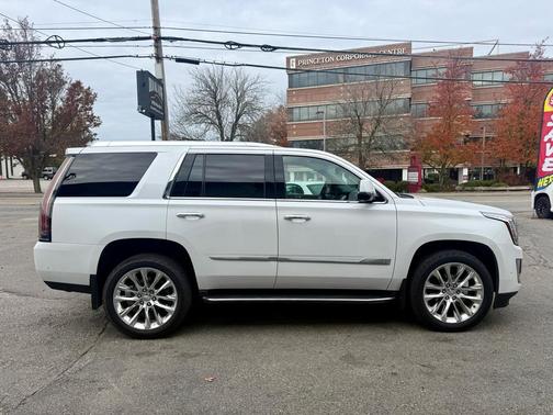 2019 Cadillac Escalade Luxury