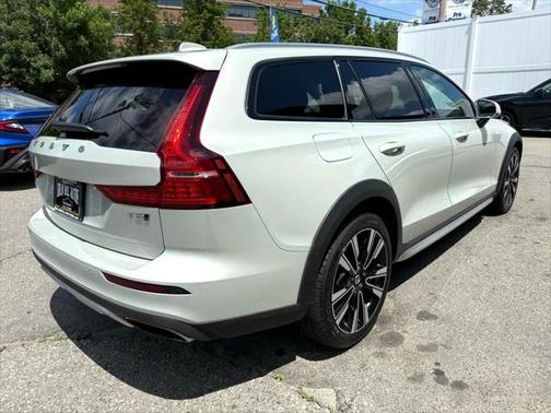 2020 Volvo V60 Cross Country T5