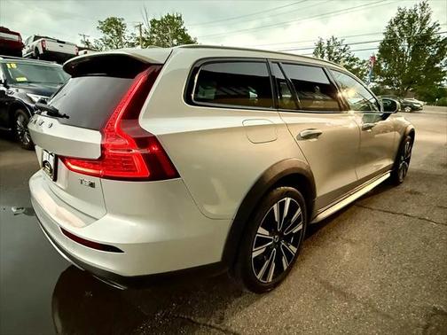 2020 Volvo V60 Cross Country T5