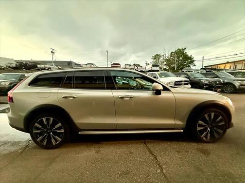 2020 Volvo V60 Cross Country T5