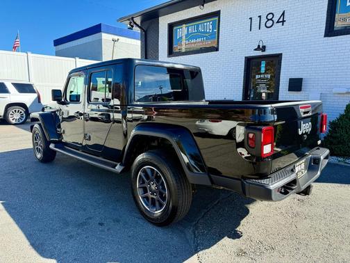 2022 Jeep Gladiator Overland