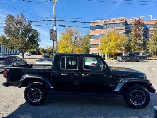 2022 Jeep Gladiator Overland