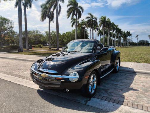 Smokin Asphalt 2006 Chevrolet SSR Convertible Pickup 2D