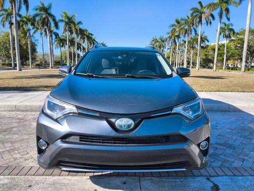 2018 Toyota RAV4 Hybrid XLE