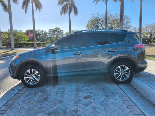 2018 Toyota RAV4 Hybrid XLE