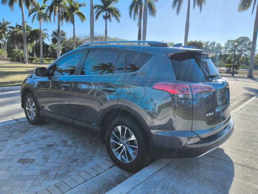 2018 Toyota RAV4 Hybrid XLE