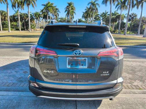 2018 Toyota RAV4 Hybrid XLE