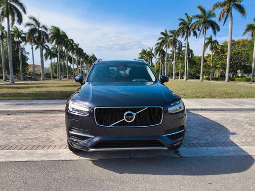 Magic Blue Metallic 2017 Volvo XC90 T5 Momentum