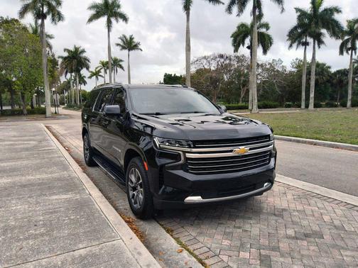 Black 2023 Chevrolet Suburban LT