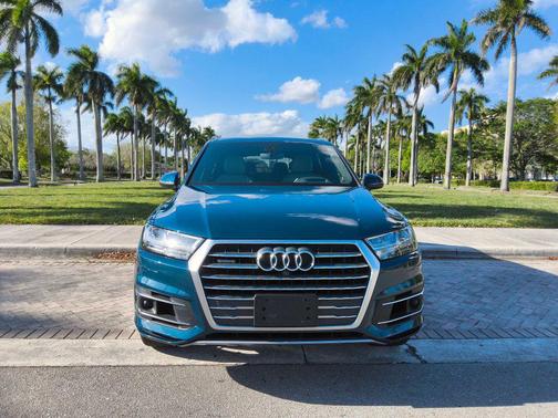 Blue Mettalic 2019 Audi Q7 55 Prestige
