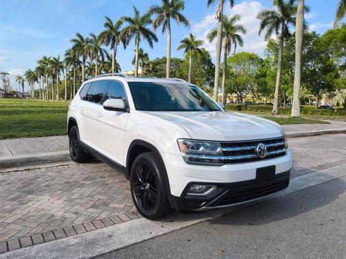Pure White 2019 Volkswagen Atlas 3.6L SEL Premium