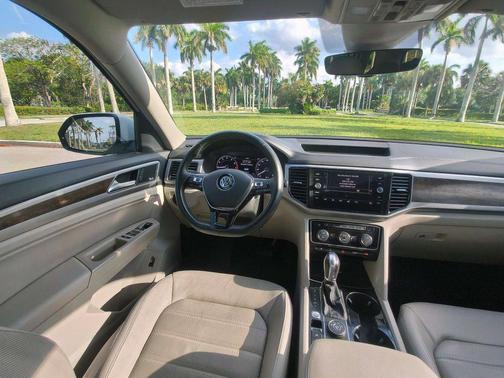 Pure White 2019 Volkswagen Atlas 3.6L SEL Premium