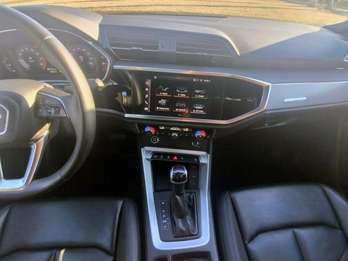 2022 Audi Q3 45 S line Premium