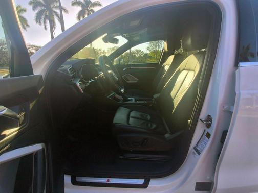 2022 Audi Q3 45 S line Premium