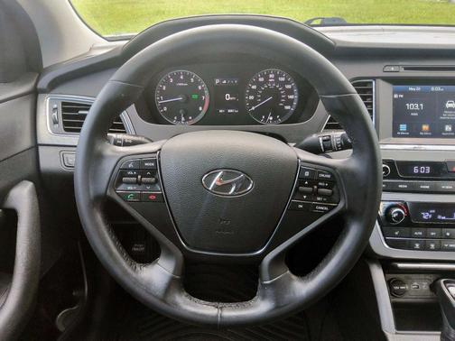 Quartz White Pearl 2016 Hyundai SONATA Sport