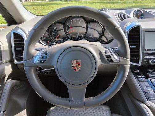 Blue Mettalic 2014 Porsche Cayenne Cayenne