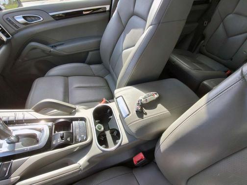 Blue Mettalic 2014 Porsche Cayenne Cayenne