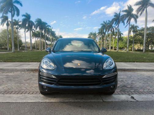 Blue Mettalic 2014 Porsche Cayenne Cayenne