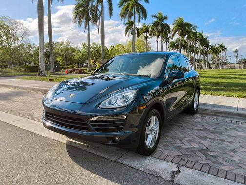 Blue Mettalic 2014 Porsche Cayenne Cayenne