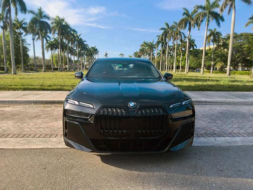 Black Sapphire Metallic 2023 BMW 740 i