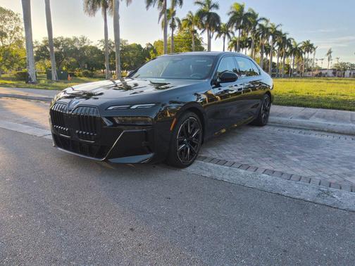 Black Sapphire Metallic 2023 BMW 740 i