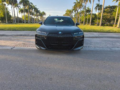 Black Sapphire Metallic 2023 BMW 740 i