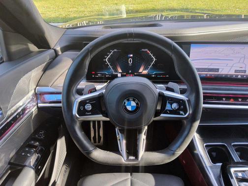 Black Sapphire Metallic 2023 BMW 740 i