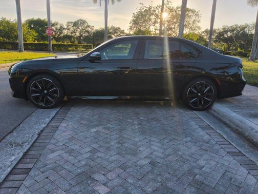 Black Sapphire Metallic 2023 BMW 740 i