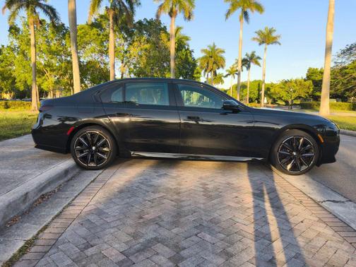 Black Sapphire Metallic 2023 BMW 740 i