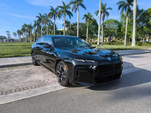 Black Sapphire Metallic 2023 BMW 740 i