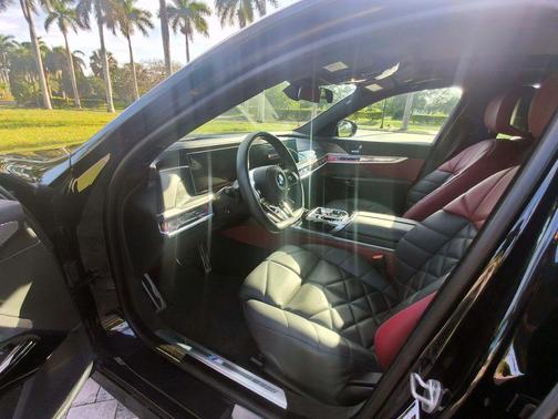 Black Sapphire Metallic 2023 BMW 740 i