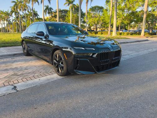 Black Sapphire Metallic 2023 BMW 740 i
