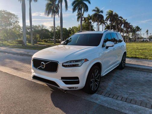 Crystal White Pearl 2016 Volvo XC90 T6 Momentum