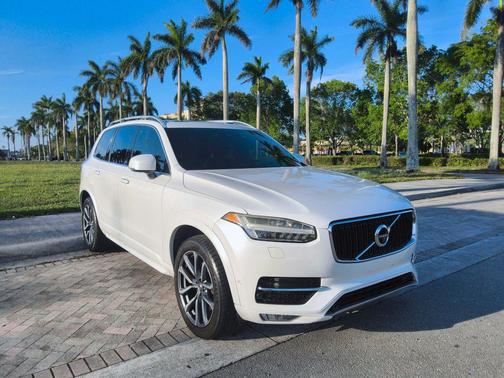 Crystal White Pearl 2016 Volvo XC90 T6 Momentum