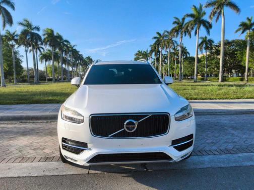 Crystal White Pearl 2016 Volvo XC90 T6 Momentum