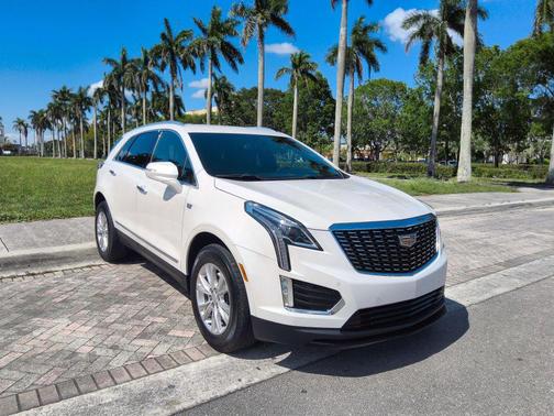 Crystal White Tricoat 2023 Cadillac XT5 Sport