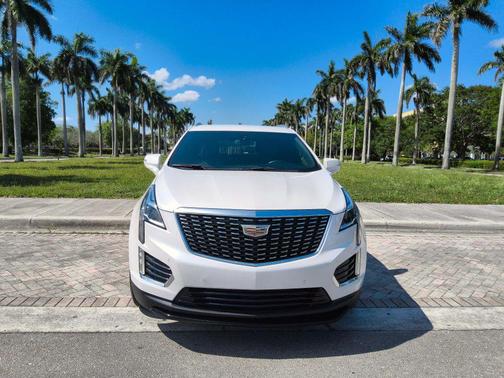 Crystal White Tricoat 2023 Cadillac XT5 Sport