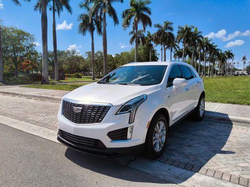 Crystal White Tricoat 2023 Cadillac XT5 Sport