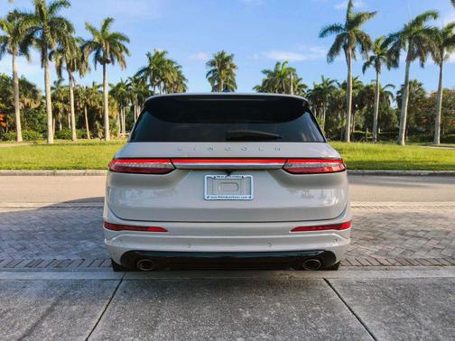 Ceramic Pearl Metallic Tinted Clearcoat 2023 Lincoln Corsair Reserve